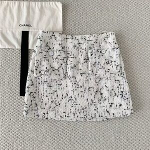 CHANEL White Tweed Mini Skirt with Black Flecking